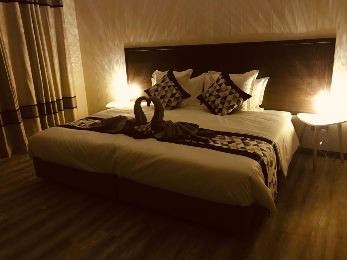Shun Shun Water Bungalows Hotel Semporna Bagian luar foto