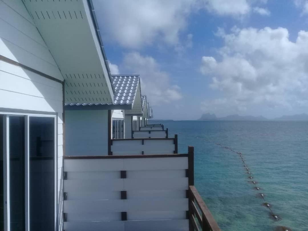 Shun Shun Water Bungalows Hotel Semporna Bagian luar foto