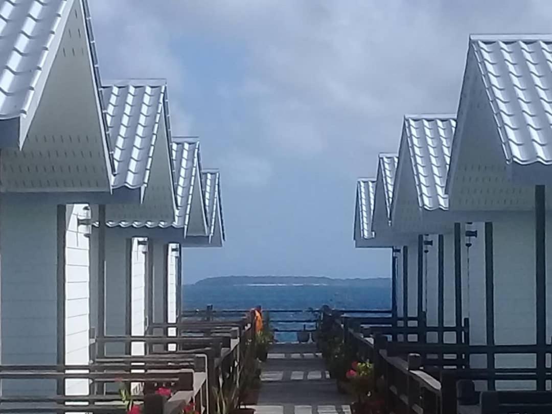 Shun Shun Water Bungalows Hotel Semporna Bagian luar foto